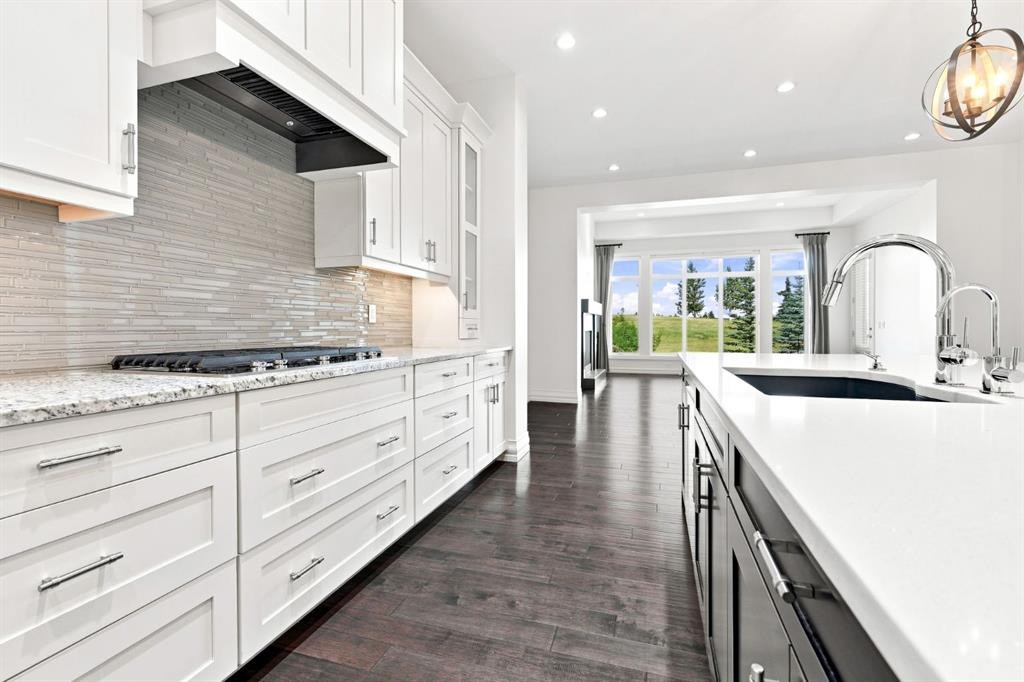 117 Spring Water Close, Heritage Pointe, AB - Indoor Photo Showing Kitchen With Upgraded Kitchen