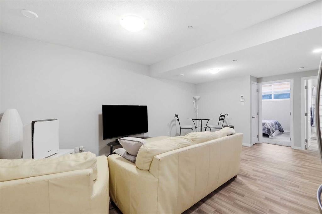 39 Lucas Boulevard Nw, Calgary, AB