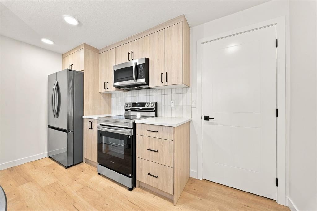 189 148 Avenue Nw, Calgary, AB - Indoor Photo Showing Kitchen