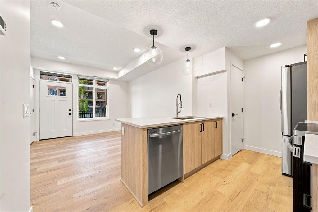 189 148 Avenue Nw, Calgary, AB - Indoor