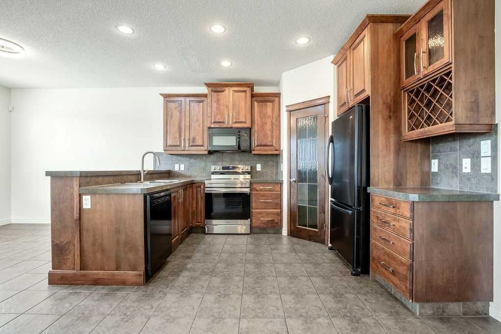 134 Prestwick Terrace Se, Calgary, AB