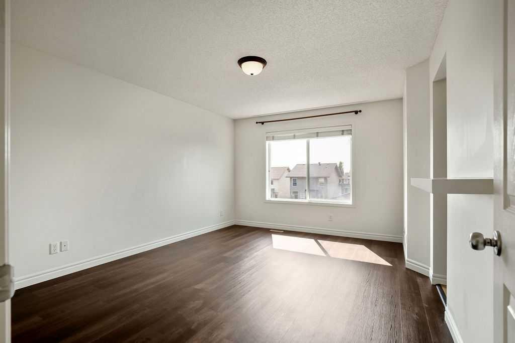 134 Prestwick Terrace Se, Calgary, AB