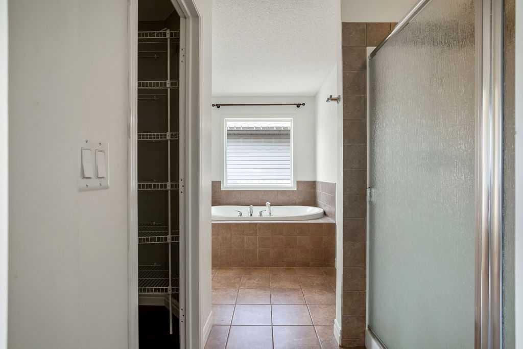 134 Prestwick Terrace Se, Calgary, AB