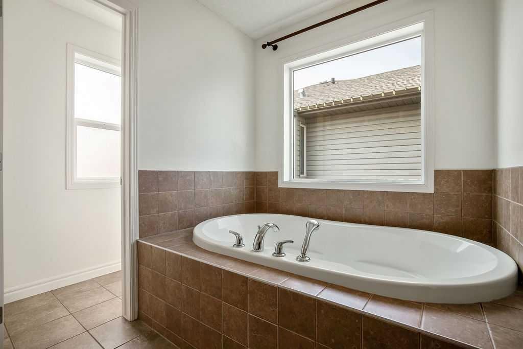 134 Prestwick Terrace Se, Calgary, AB