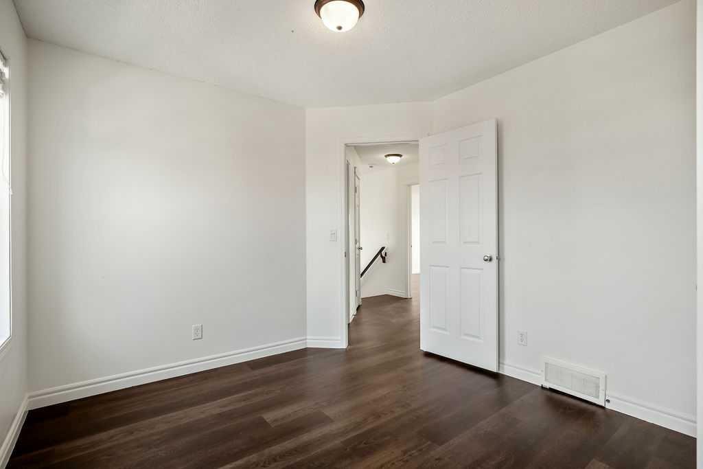 134 Prestwick Terrace Se, Calgary, AB