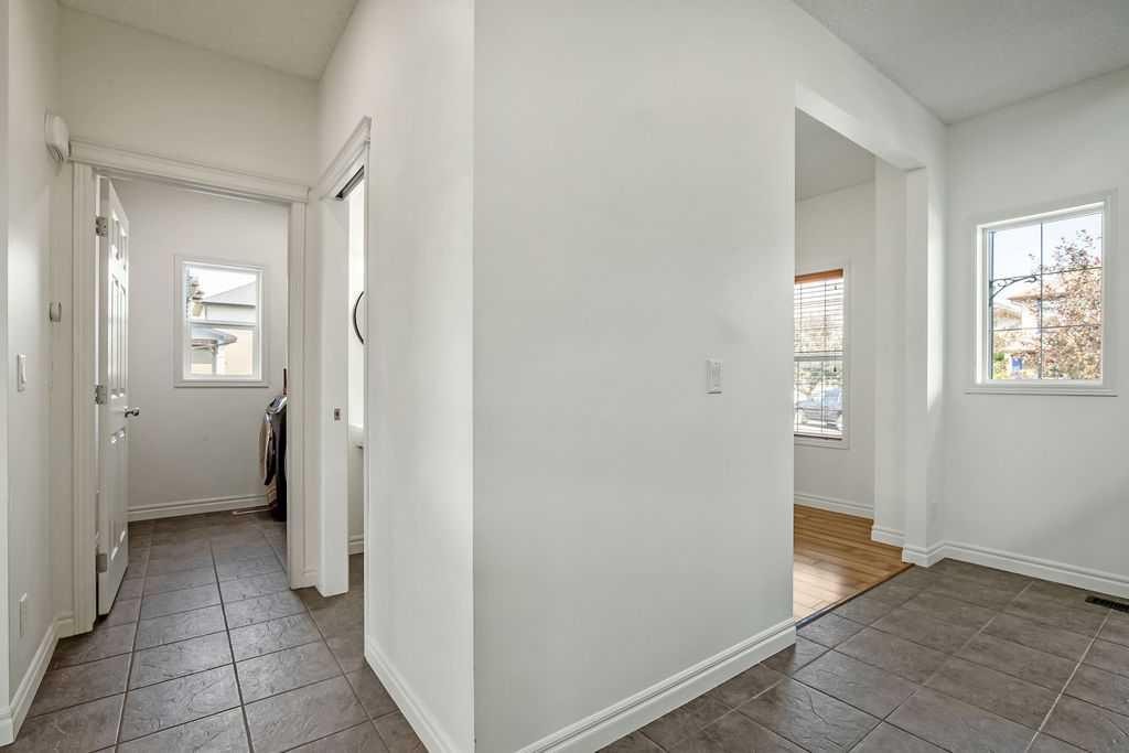 134 Prestwick Terrace Se, Calgary, AB