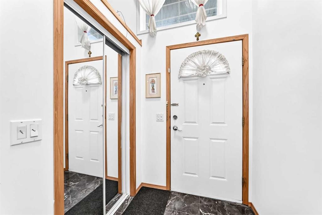 98 Country Hills Heights Nw, Calgary, AB - Indoor Photo Showing Other Room