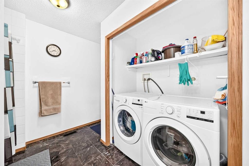 98 Country Hills Heights Nw, Calgary, AB - Indoor Photo Showing Laundry Room