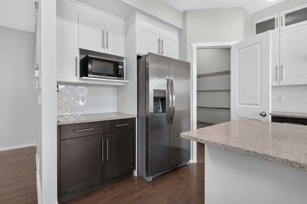 80 Nolancrest Green Nw, Calgary, AB - Indoor Photo Showing Kitchen