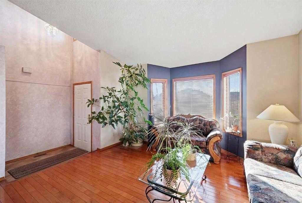 2855 Catalina Boulevard Ne, Calgary, AB - Indoor