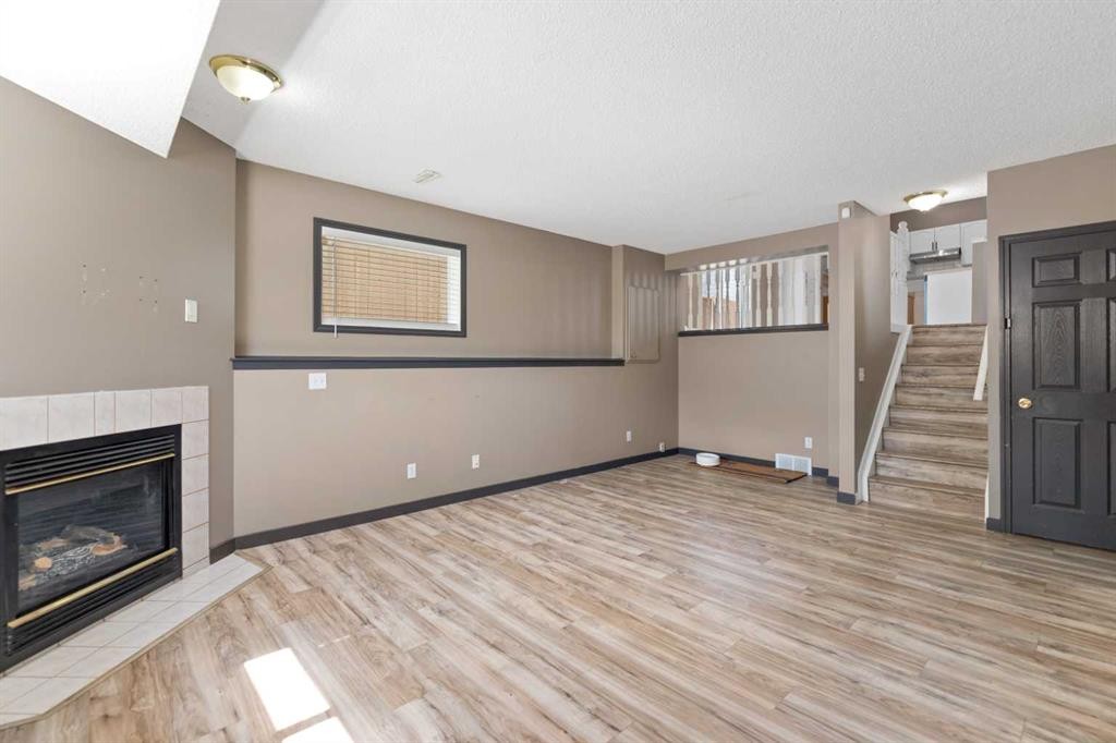 139 Los Alamos Place Ne, Calgary, AB - Indoor With Fireplace