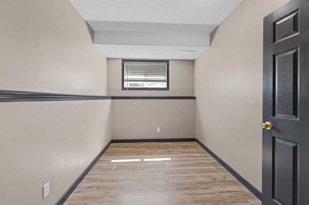 139 Los Alamos Place Ne, Calgary, AB - Indoor Photo Showing Other Room