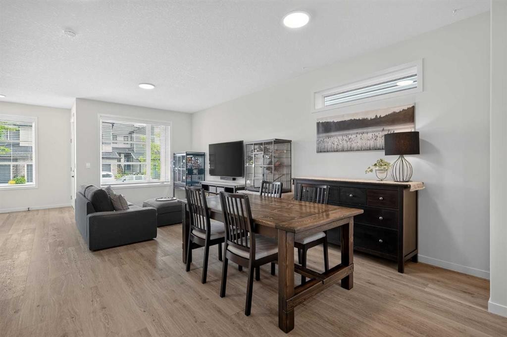374 Wolf Creek Manor Se, Calgary, AB - Indoor