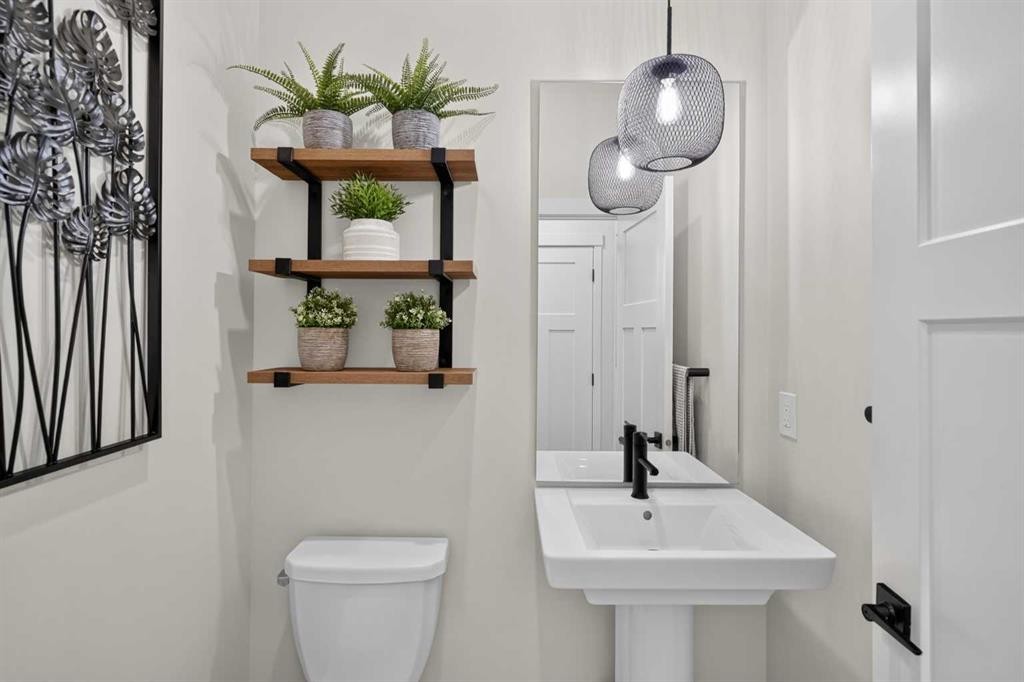 374 Wolf Creek Manor Se, Calgary, AB - Indoor Photo Showing Bathroom