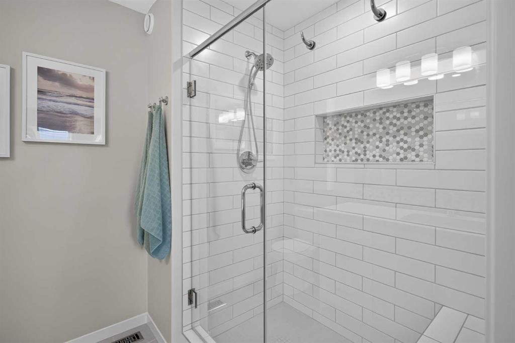 374 Wolf Creek Manor Se, Calgary, AB - Indoor Photo Showing Bathroom