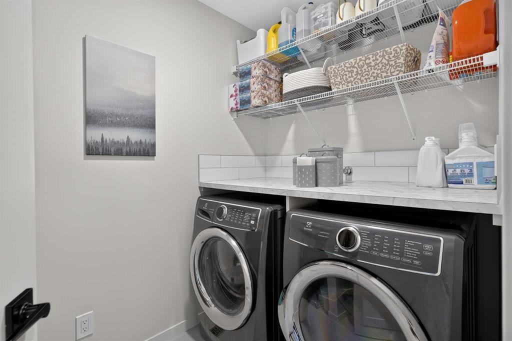 374 Wolf Creek Manor Se, Calgary, AB - Indoor Photo Showing Laundry Room
