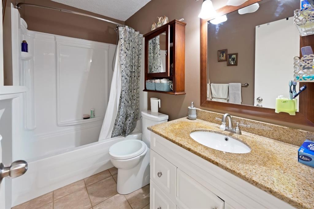 20 Falton Way Ne, Calgary, AB - Indoor Photo Showing Bathroom