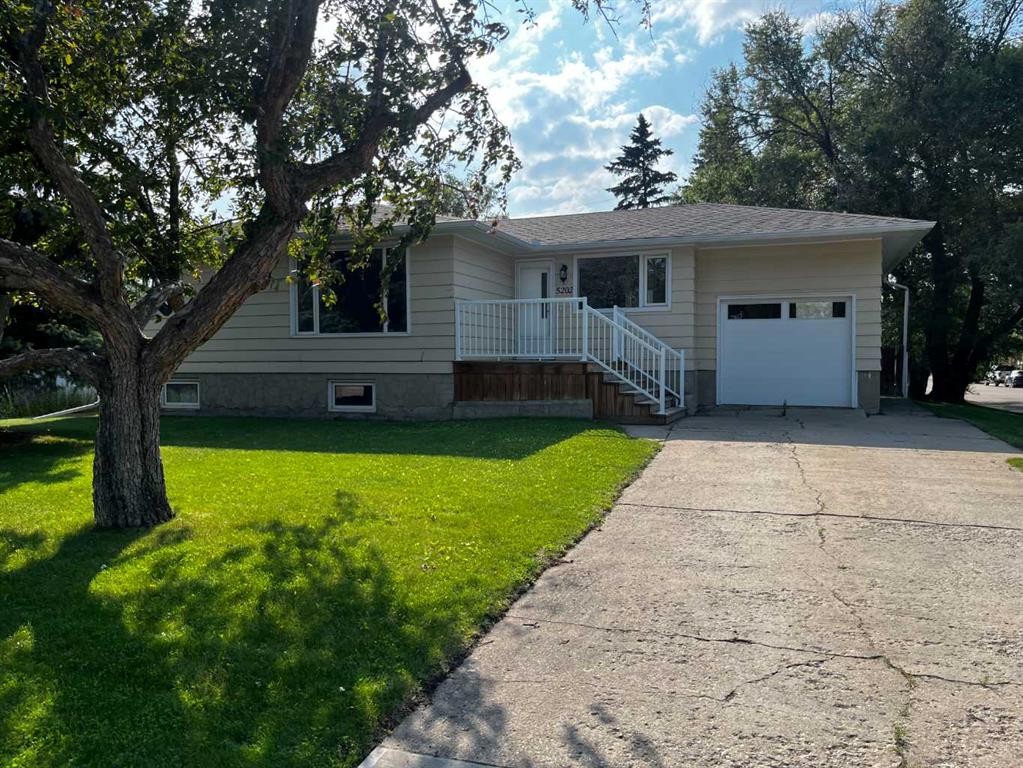 5202 56 Avenue, Olds, AB - Outdoor