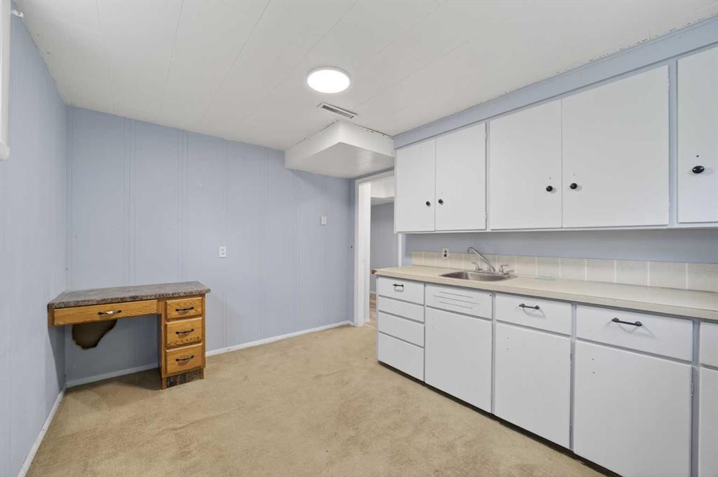 5202 56 Avenue, Olds, AB - Indoor Photo Showing Kitchen