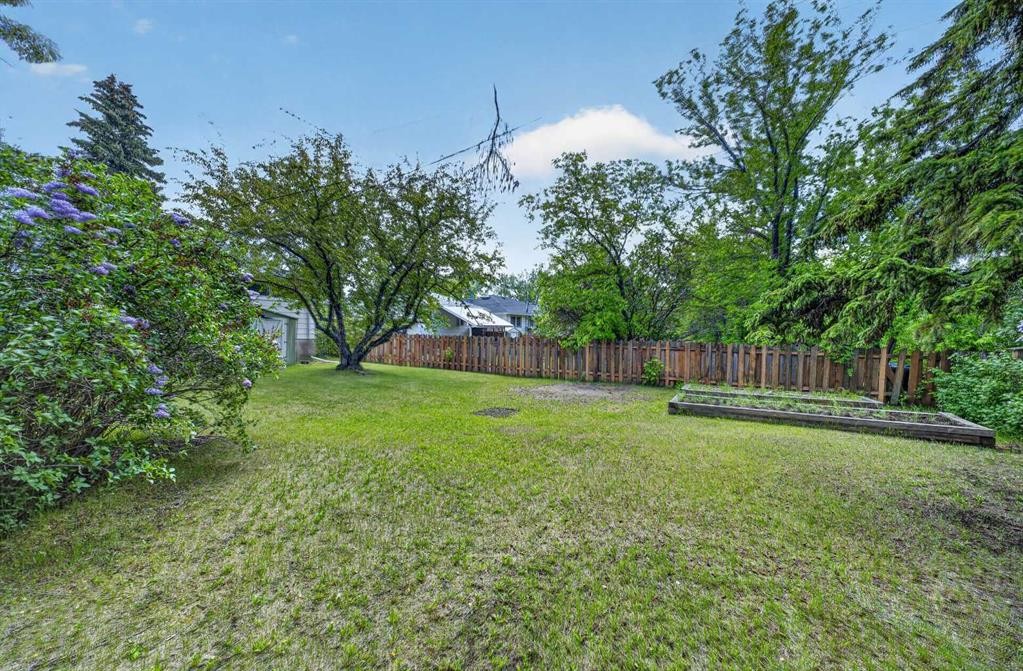 5202 56 Avenue, Olds, AB - Outdoor