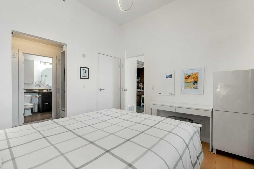 3202-210 15 Avenue Se, Calgary, AB - Indoor Photo Showing Bedroom