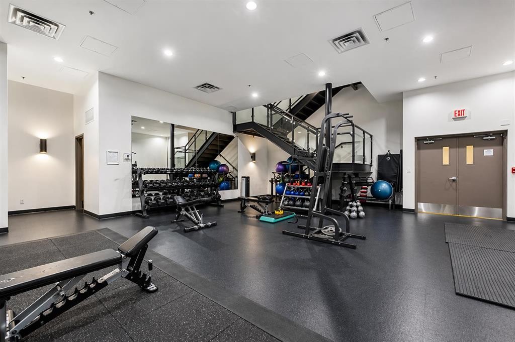 3202-210 15 Avenue Se, Calgary, AB - Indoor Photo Showing Gym Room