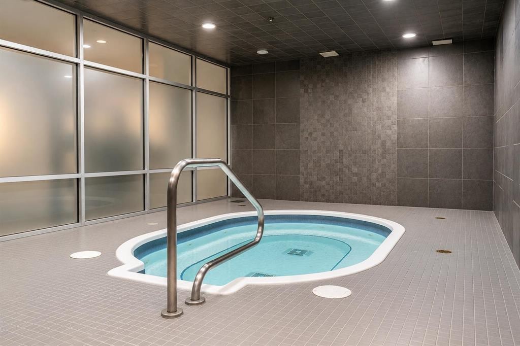 3202-210 15 Avenue Se, Calgary, AB - Indoor Photo Showing Other Room With In Ground Pool