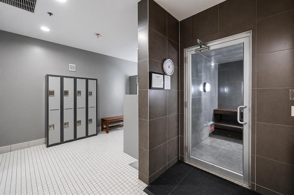 3202-210 15 Avenue Se, Calgary, AB - Indoor Photo Showing Other Room