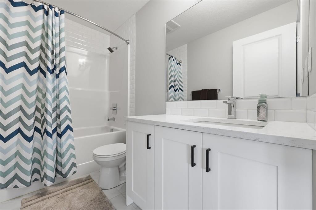 224-4150 Seton Drive Se, Calgary, AB - Indoor Photo Showing Bathroom