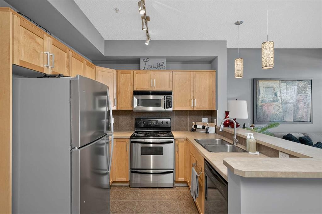 2-140 Rockyledge View Nw, Calgary, AB