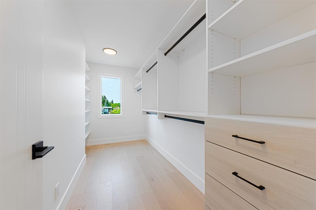 2302 Osborne Crescent Sw, Calgary, AB - Indoor Photo Showing Other Room