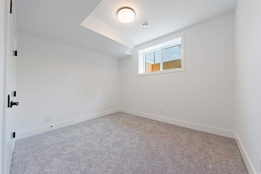 2302 Osborne Crescent Sw, Calgary, AB - Indoor Photo Showing Other Room