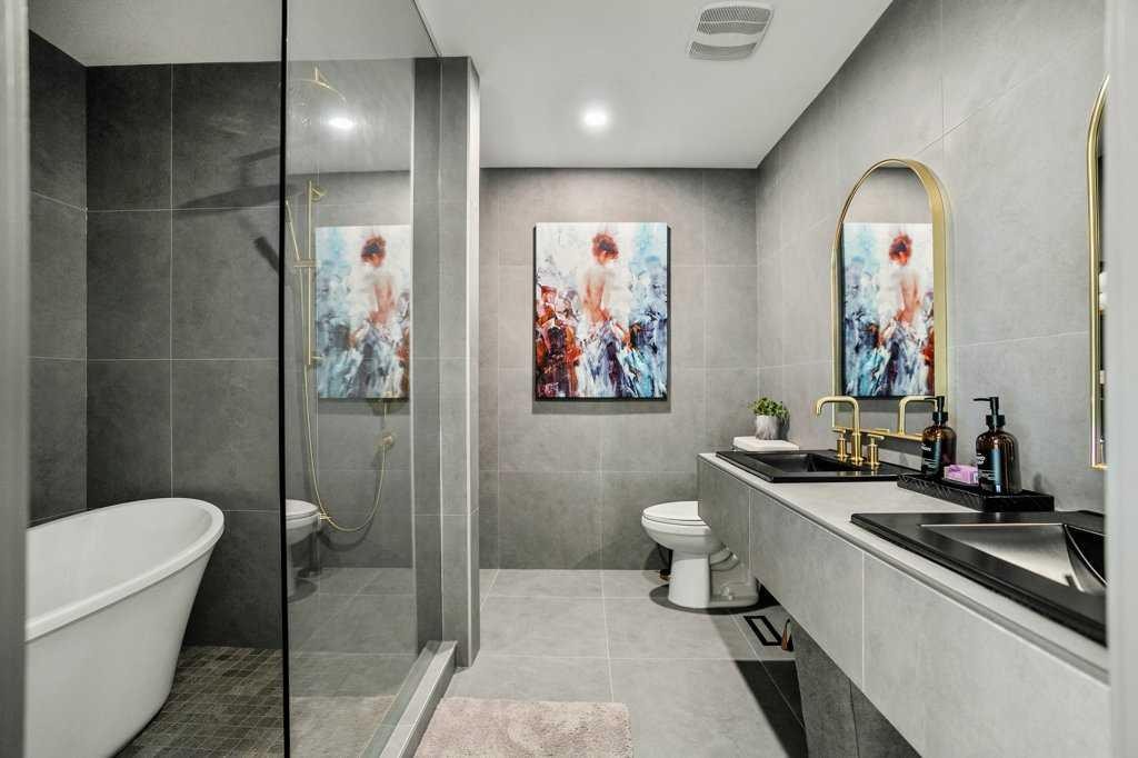 2316 State Road Sw, Calgary, AB - Indoor Photo Showing Bathroom
