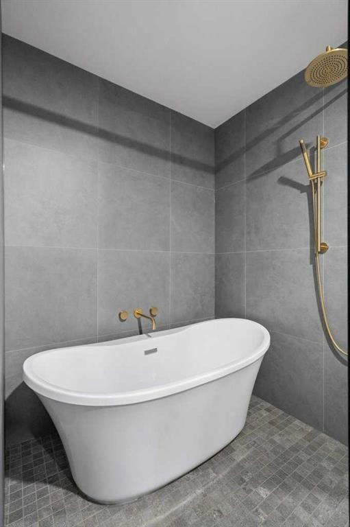 2316 State Road Sw, Calgary, AB - Indoor Photo Showing Bathroom