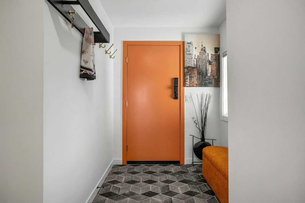 2316 State Road Sw, Calgary, AB - Indoor