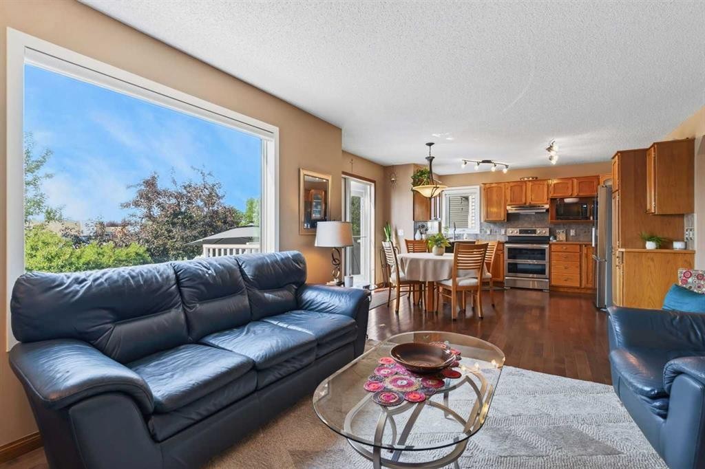 30 Somerset Court Sw, Calgary, AB - Indoor With Fireplace