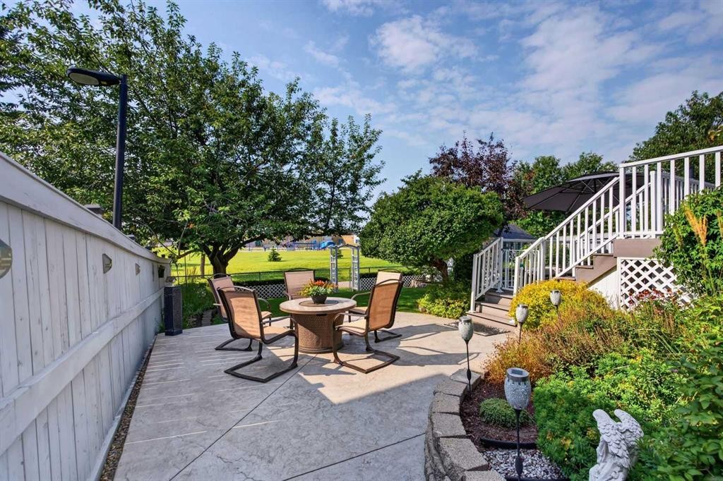 30 Somerset Court Sw, Calgary, AB - Outdoor With Deck Patio Veranda