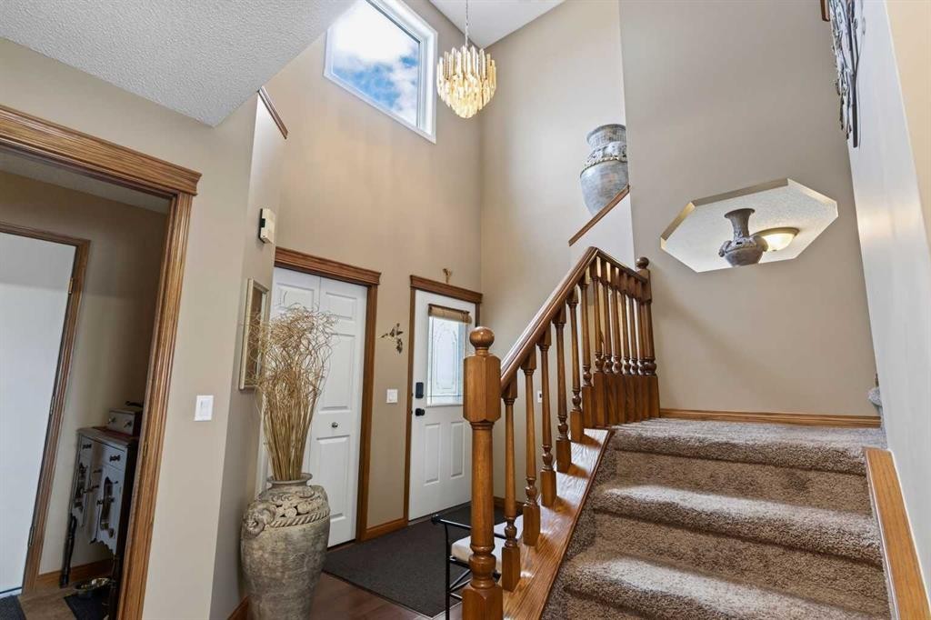 30 Somerset Court Sw, Calgary, AB - Indoor Photo Showing Other Room