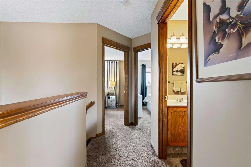 30 Somerset Court Sw, Calgary, AB - Indoor Photo Showing Bathroom