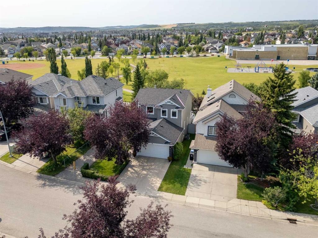 30 Somerset Court Sw, Calgary, AB - Outdoor With Facade