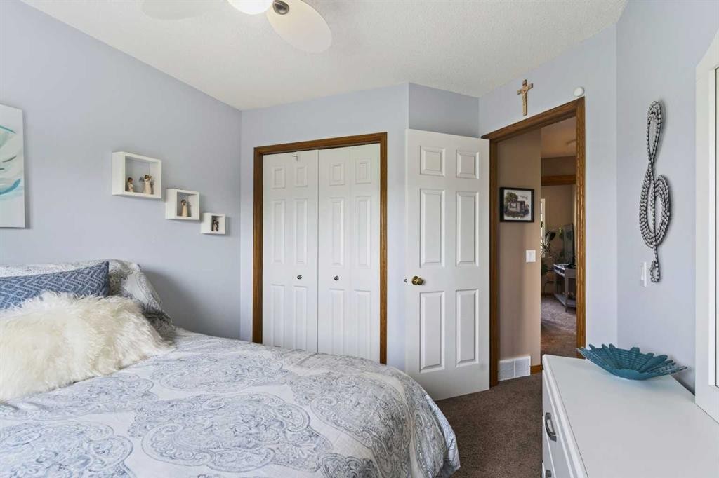 30 Somerset Court Sw, Calgary, AB - Indoor Photo Showing Bedroom