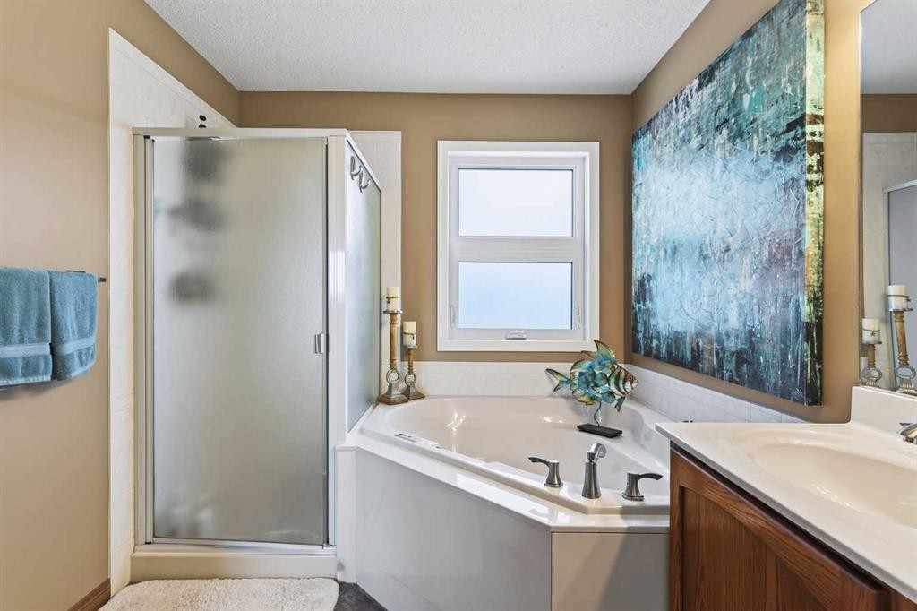 30 Somerset Court Sw, Calgary, AB - Indoor Photo Showing Bathroom