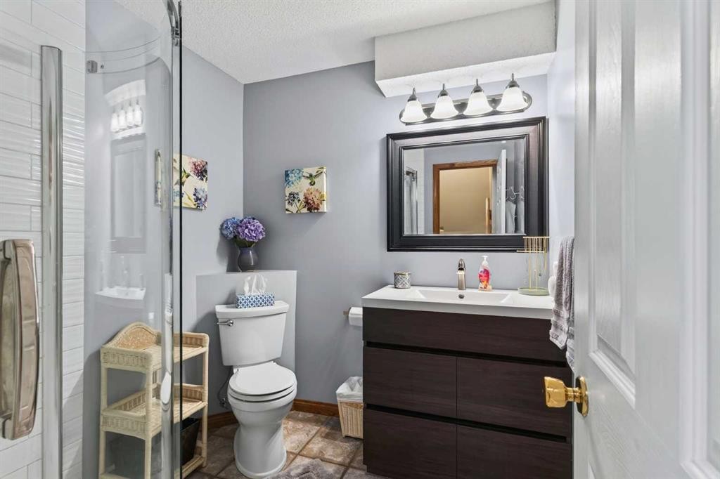 30 Somerset Court Sw, Calgary, AB - Indoor Photo Showing Other Room