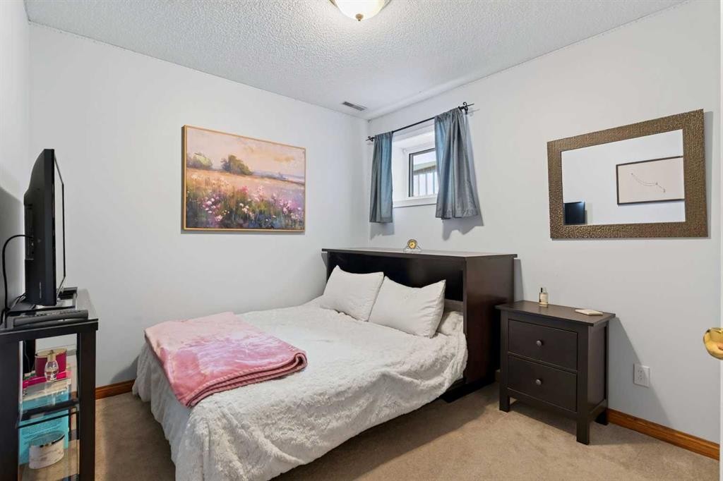 30 Somerset Court Sw, Calgary, AB - Outdoor