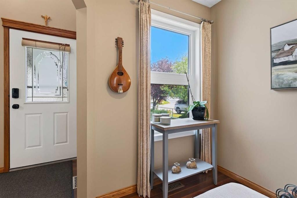 30 Somerset Court Sw, Calgary, AB - Indoor Photo Showing Other Room