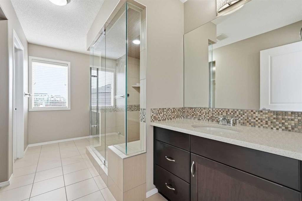 79 Nolanfield Court Nw, Calgary, AB - Indoor Photo Showing Bathroom