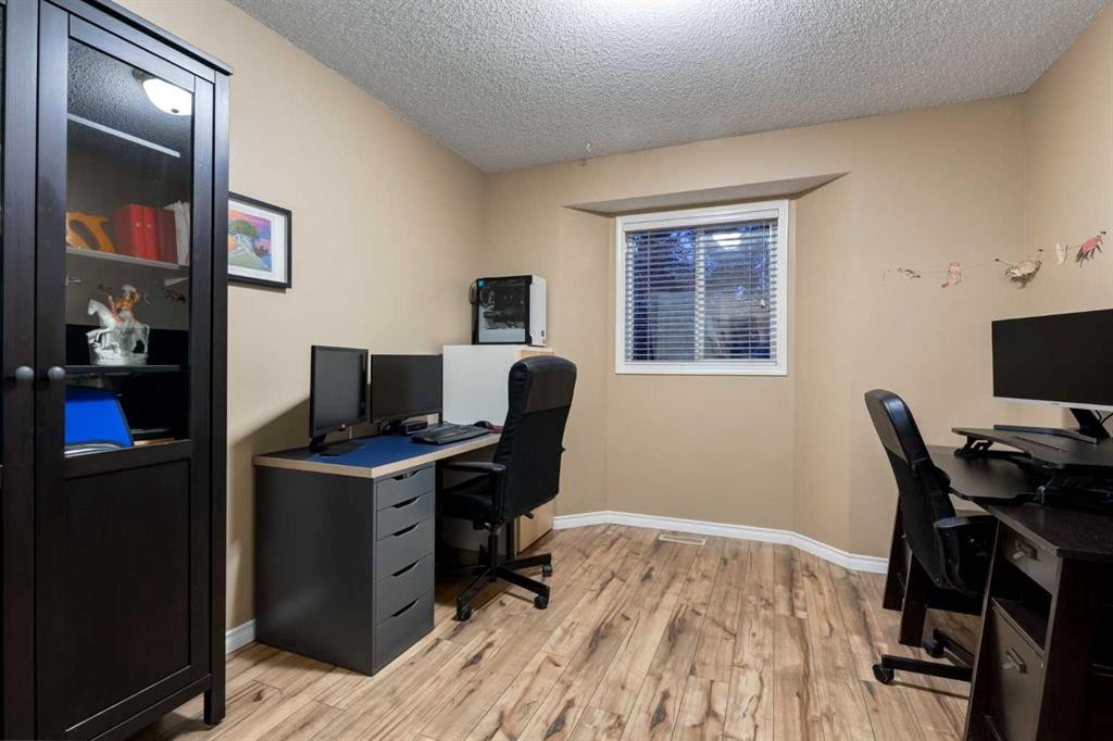 59 Mt Aberdeen Manor Se, Calgary, AB
