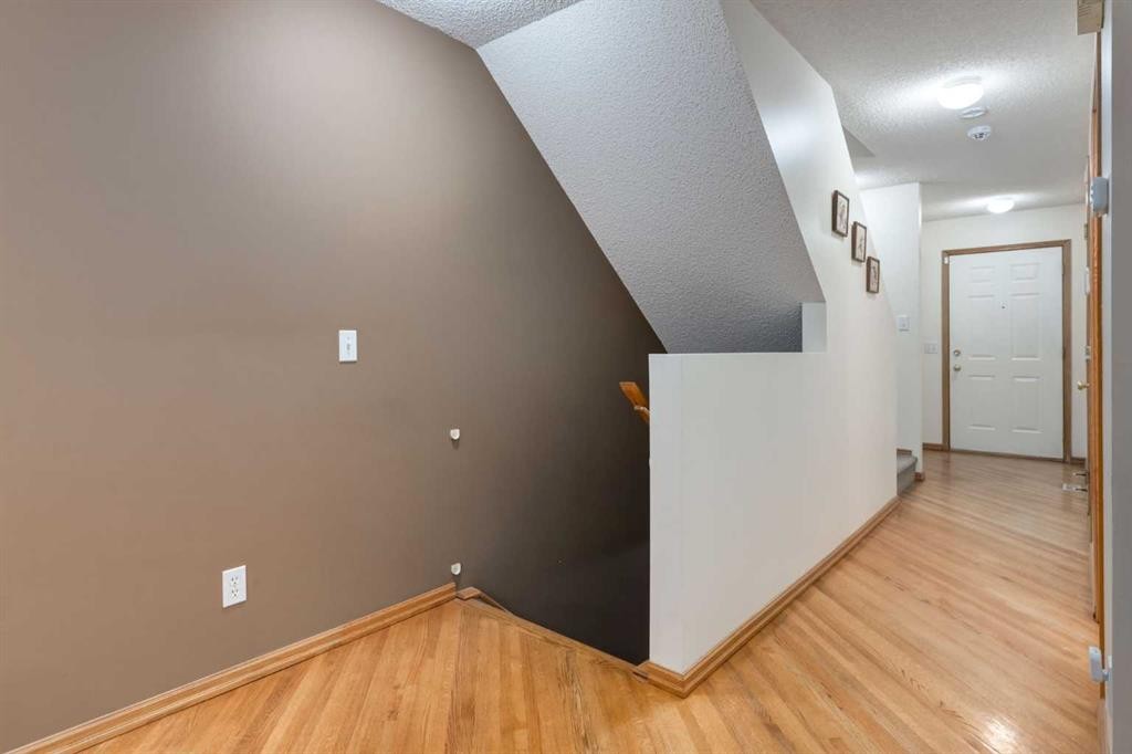 59 Mt Aberdeen Manor Se, Calgary, AB
