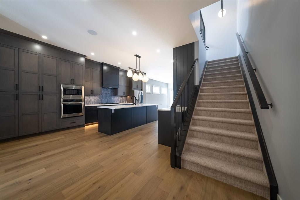1415 27 Street Sw, Calgary, AB - Indoor Photo Showing Kitchen With Upgraded Kitchen