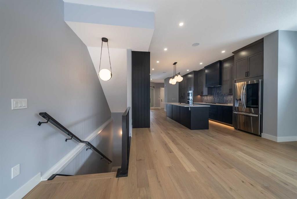 1415 27 Street Sw, Calgary, AB - Indoor Photo Showing Kitchen With Upgraded Kitchen